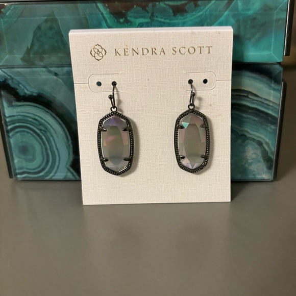 Kendra Scott Iridescent Slate Dani Earrings - Picture 1 of 4